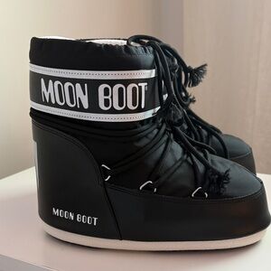 Moon Boot Women's Black and White Winter Boots